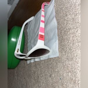 Kate Spade Sunglasses with green Kate Spade Case and cloth